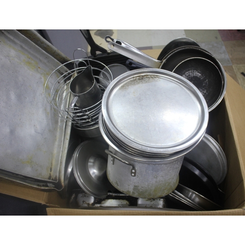 95 - QUANTITY OF CATERING COOKING EQUIPMENT - FRYING PANS, TRAYS ETC