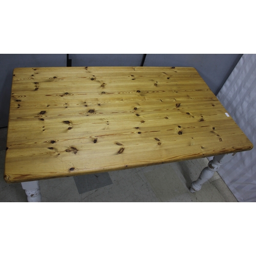 156 - PINE SCRUB TOP TABLE ON PAINTED BASE