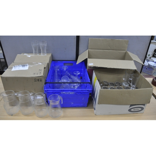 174 - MISCELLANEOUS GLASSWARE