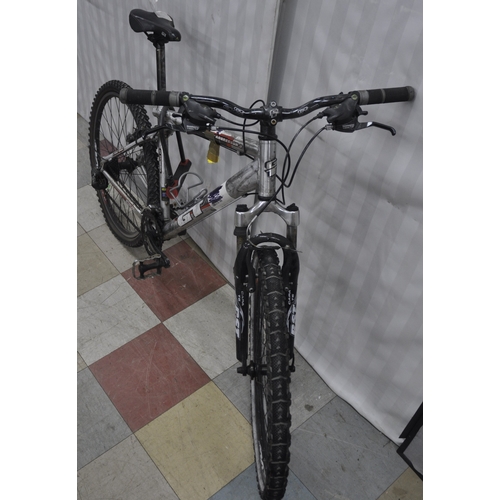 15 - 2 BIKES - TREK 3500 21 SPEED WITH FRONT SUSPENSION AND DISC BRAKES (19.5