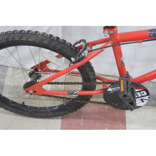 45 - 2 BIKES - APOLLO RECALL 18 SPEED & NO CENT SINGLE SPEED (B15, B4)