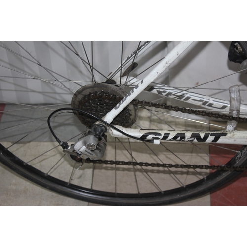 52 - GIANT RAPID 24 SPEED MOUNTAIN BIKE - 6000 SERIES WITH BUTTED TUBING 20