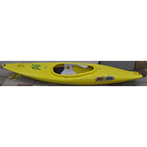 71 - PYRANHA STUNT 300 KAYAK WITH OAR