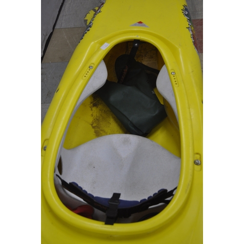 71 - PYRANHA STUNT 300 KAYAK WITH OAR