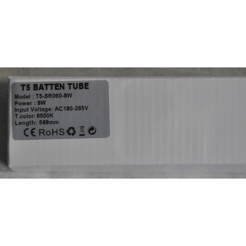 18 - BOX OF 32 LED T5 BATTEN TUBE LIGHT FITTINGS - MODEL T5-SR060-8W - 8w T.COLOUR 6500K LENGTH 568mm