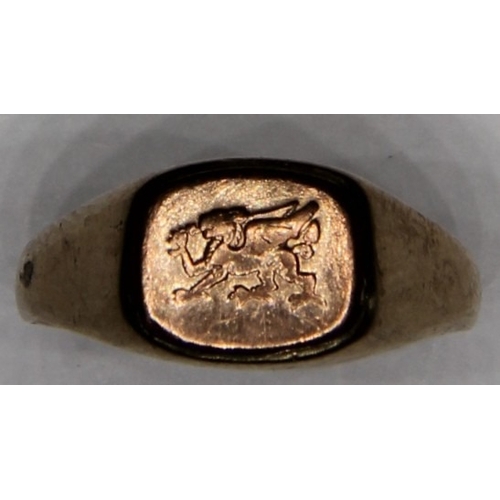 135 - 9ct GOLD WELSH DRAGON SIGNET RING - SIZE V 6.3g