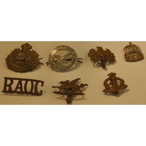 142 - 7 CAP BADGES