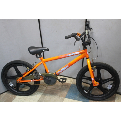 22 - 3 CHILDRENS BIKES - DEMON DIAMOND BACK, SHOCKWAVE AND APOLLO OUTRAGE