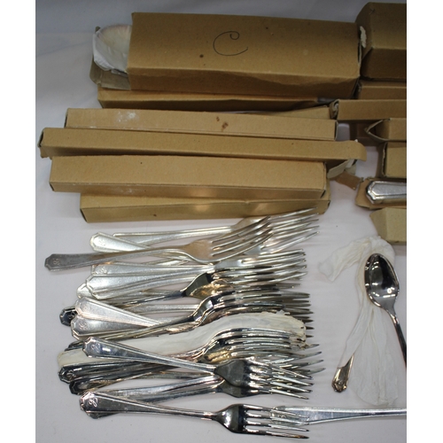 53 - QUANTITY OF CUTLERY