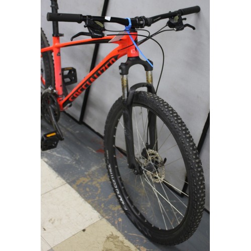 44 - SPECIALIZED SIRRUS 24 SPEED MOUNTAIN BIKE 20