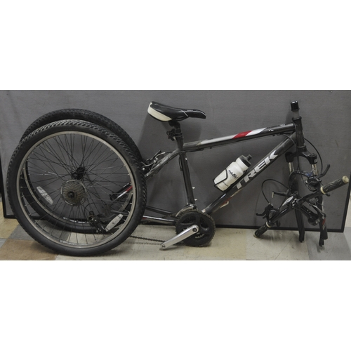 129 - TREK 21 SPEED MOUNTAIN BIKE