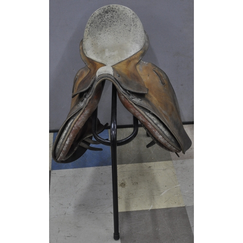 172 - SADDLE STAND AND BROWN LEATHER SADDLE