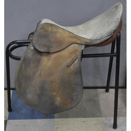 172 - SADDLE STAND AND BROWN LEATHER SADDLE