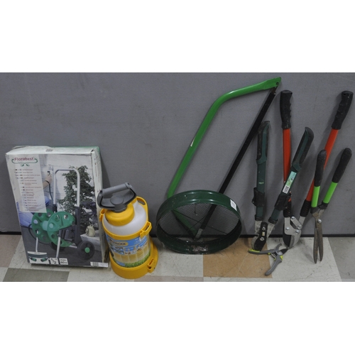 178 - BUNDLE OF GARDENING TOOLS