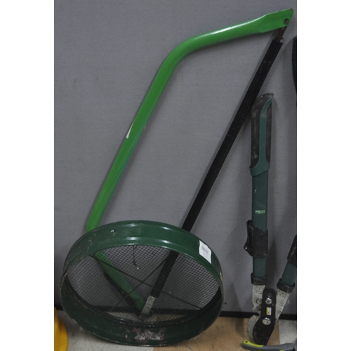 178 - BUNDLE OF GARDENING TOOLS