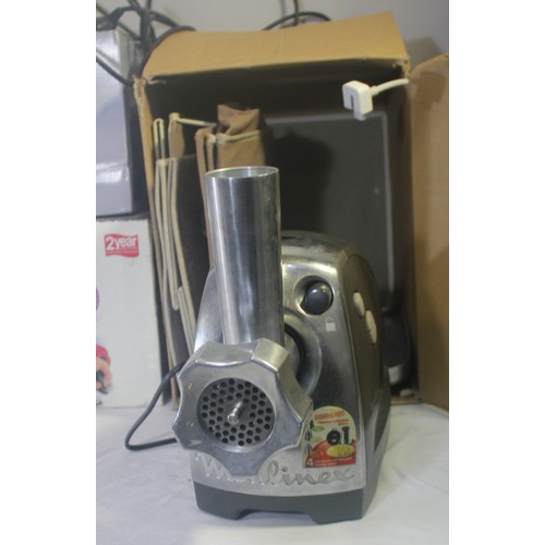 158 - VARIOUS KITCHEN APPLIANCES - SOME WITH EU ELECTRIC PLUGS, CONVERTER ELECTRIC PLUG AND EXTENSION BLOC... 