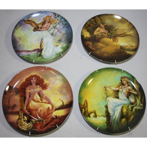 18 - COLLECTION OF DECORATIVE PLATES