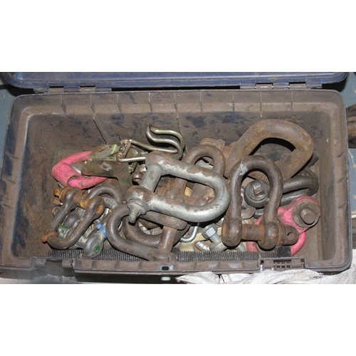 34 - LIFTING BLOCK AND CHAIN, SHACKLES, RATCHETS, STRAPS, BEAM TROLLEY, 110V TOOLS, SEALEY OIL DISPENSER,... 