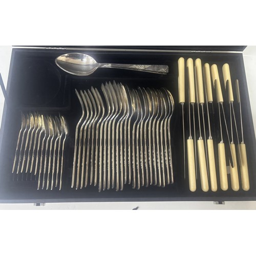 52 - CANTEEN OF CUTLERY