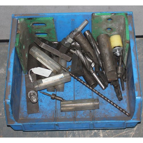 34 - LIFTING BLOCK AND CHAIN, SHACKLES, RATCHETS, STRAPS, BEAM TROLLEY, 110V TOOLS, SEALEY OIL DISPENSER,... 