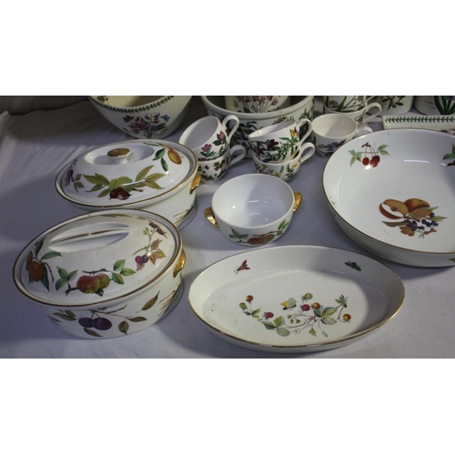 58 - VARIOUS ITEMS OF PORTMEIRION AND ROYAL WORCESTER EVESHAM DINNERWARE
