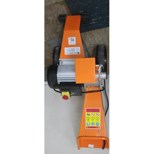 61 - FOREST MASTER FM4DDE COMPACT WOOD CHIPPER - SOLD AS FAULTY (TRIPS ELECTRIC)