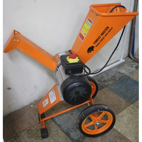 61 - FOREST MASTER FM4DDE COMPACT WOOD CHIPPER - SOLD AS FAULTY (TRIPS ELECTRIC)