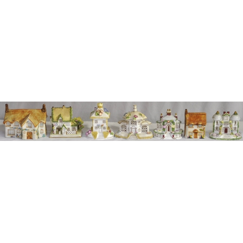 71 - 5 COALPORT COTTAGES (1 DAMAGED) AND 2 MONEY BOXES