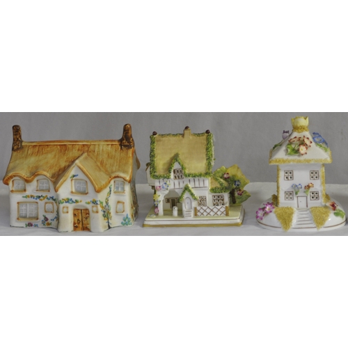 71 - 5 COALPORT COTTAGES (1 DAMAGED) AND 2 MONEY BOXES