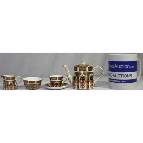 77 - ROYAL CROWN DERBY 1128 PATTERN IMARI FIVE PIECE MINIATURE TEA SET WITH TRAY