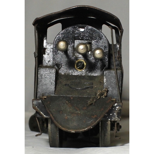 97 - 0 GAUGE CLOCKWORK LOCOMOTIVE AND TENDER