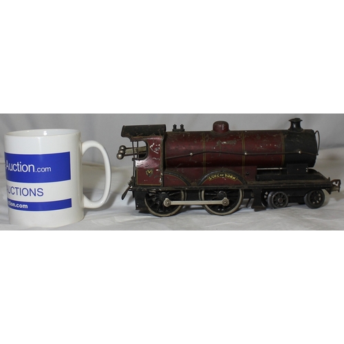 97 - 0 GAUGE CLOCKWORK LOCOMOTIVE AND TENDER
