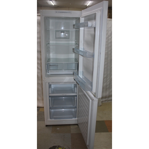 107 - BOSCH FRIDGE FREEZER - WORKING