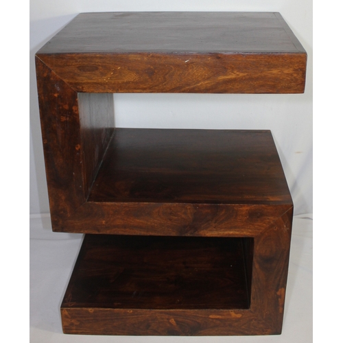 196 - MANGO S SHAPED SIDE TABLE/STAND