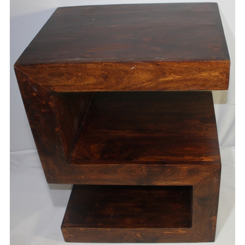 196 - MANGO S SHAPED SIDE TABLE/STAND