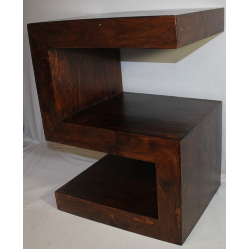 196 - MANGO S SHAPED SIDE TABLE/STAND