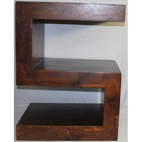 196 - MANGO S SHAPED SIDE TABLE/STAND