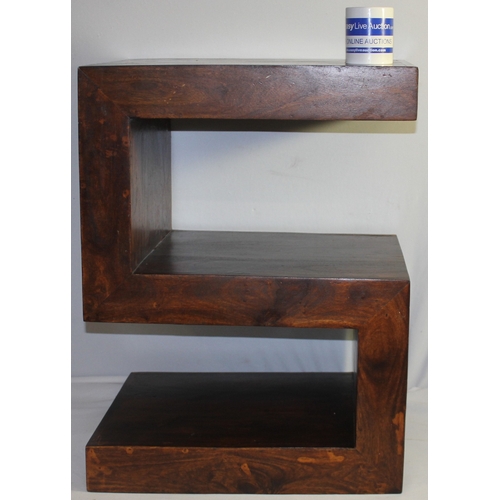 196 - MANGO S SHAPED SIDE TABLE/STAND