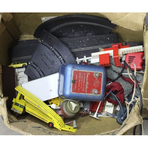 210 - BOX OF SCALETRIX EQUIPMENT