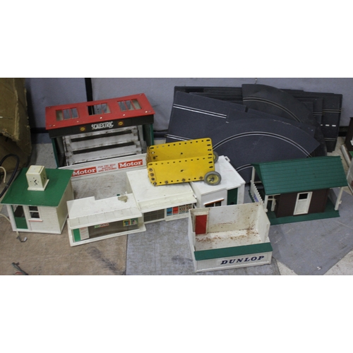 210 - BOX OF SCALETRIX EQUIPMENT