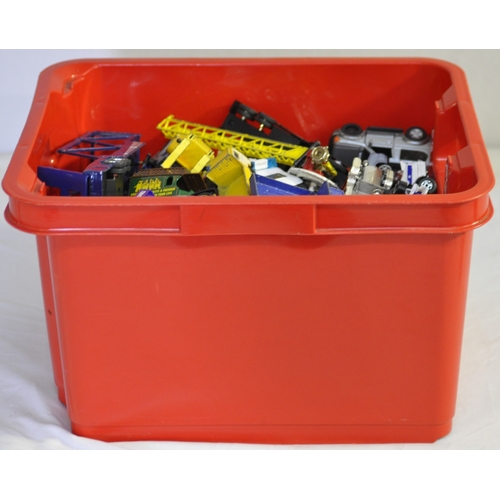 225 - BOX OF MODEL VEHICLES INCLUDING DIE CAST