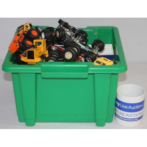 227 - BOX OF MODEL VEHICLES INCLUDING DIE CAST