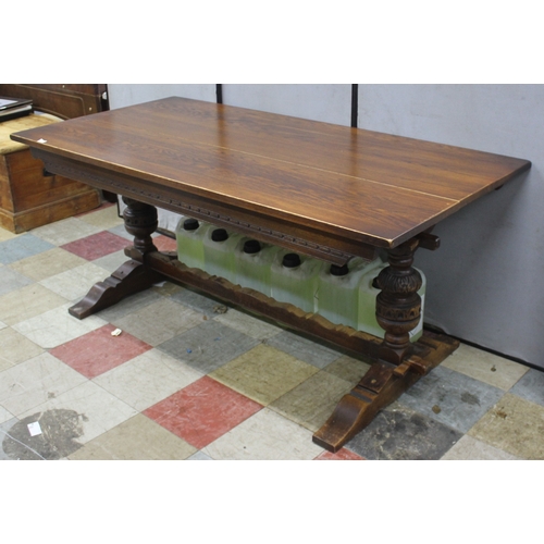 241 - OAK DINING TABLE ON CARVED BULBOUS LEGS