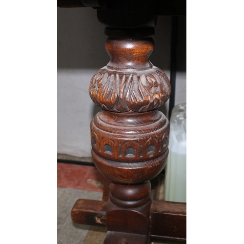 241 - OAK DINING TABLE ON CARVED BULBOUS LEGS