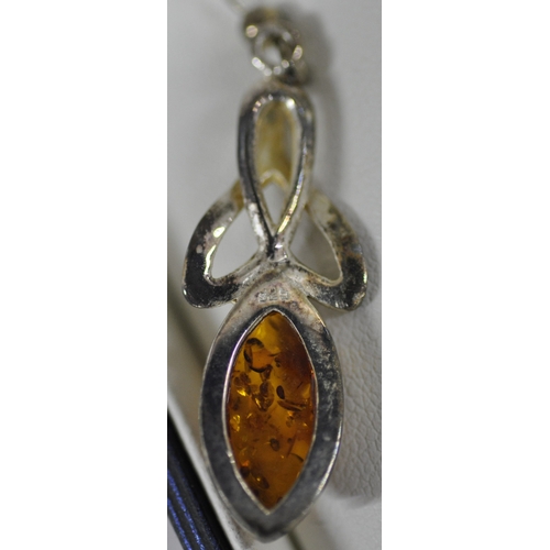 299 - SILVER AND COSTUME JEWELLERY INCLUDING AMBER