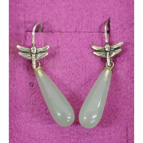 299 - SILVER AND COSTUME JEWELLERY INCLUDING AMBER
