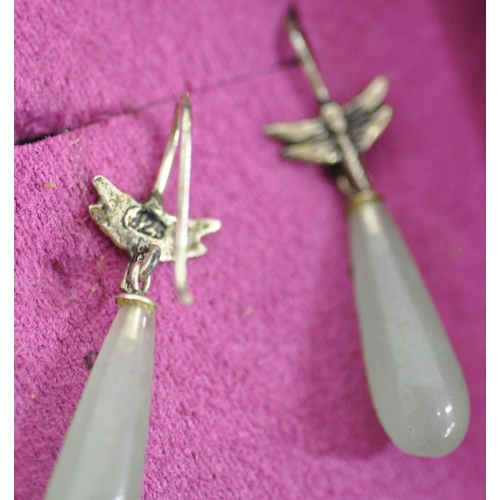 299 - SILVER AND COSTUME JEWELLERY INCLUDING AMBER