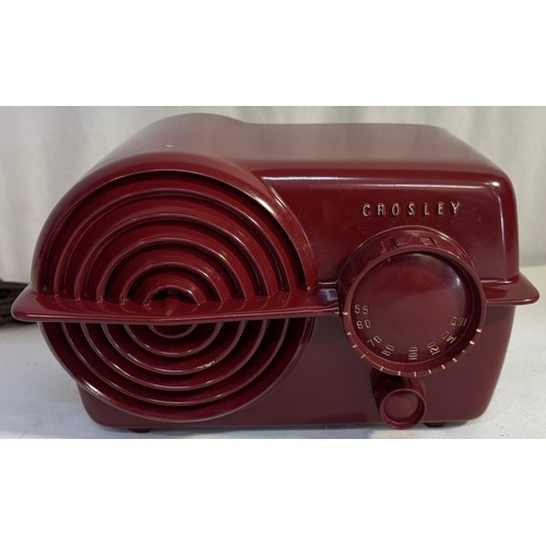 81 - CROSLEY SERENADER BAKELITE RADIO