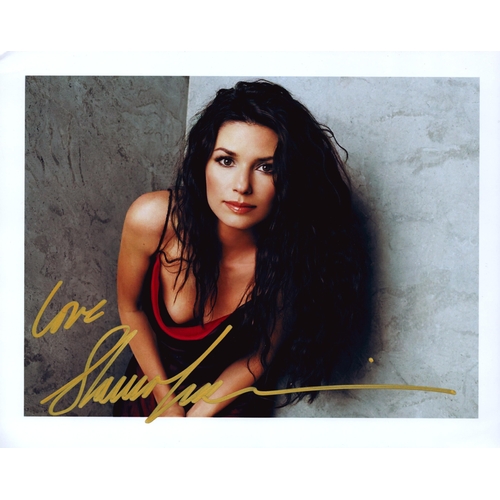41 - Shania Twain Signed 10x8 colour photo.