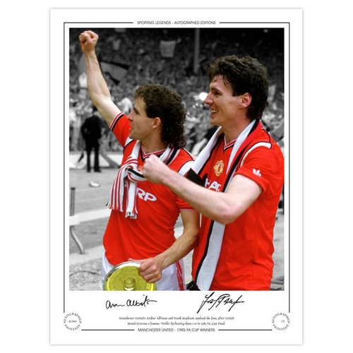 133 - Autographed MAN UNITED 1985 Limited-Edition : A superbly produced Limited Edition print measuring 16... 